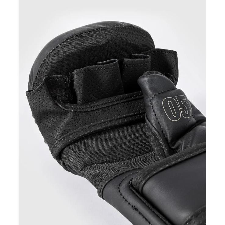 Venum Impact Evo MMA Handschuhe schwarz